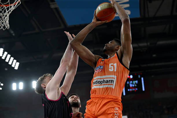 对于揭幕战 对于揭幕战